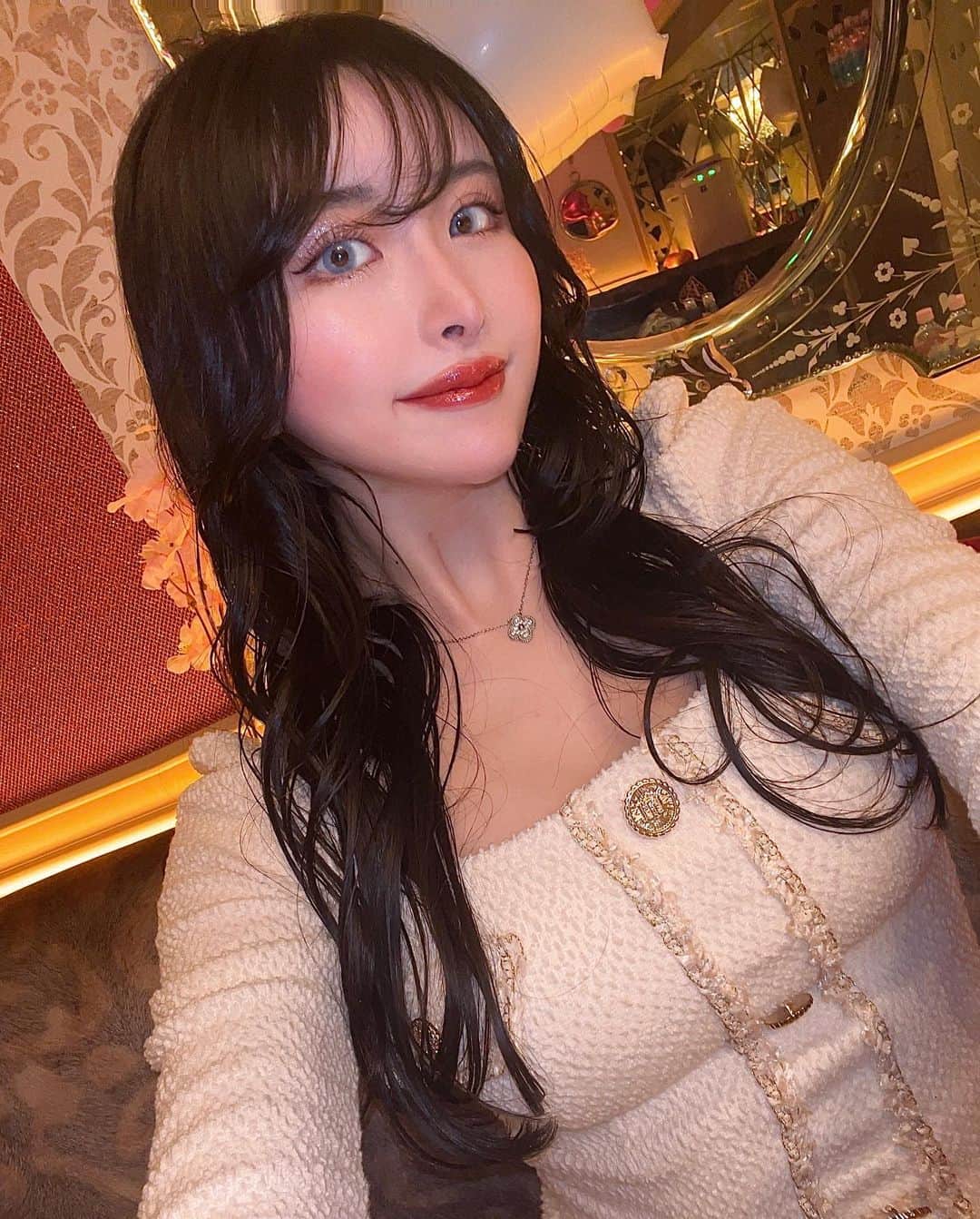 藤澤せなのインスタグラム：「上からドヤ顔😼 からの、ちらり😽💖 . #水色カラコン　？#青カラコン　？ なりたいのは#韓国系　😽💙」