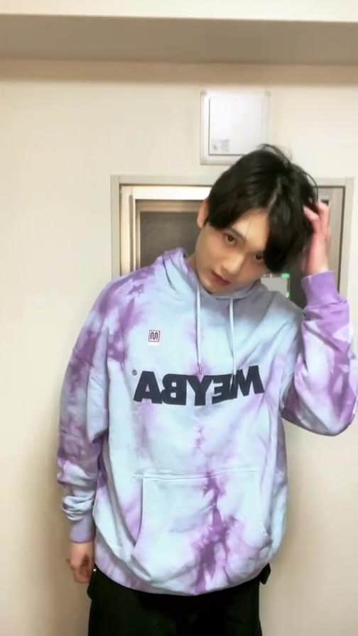 水石亜飛夢のインスタグラム：「青のお兄さん」