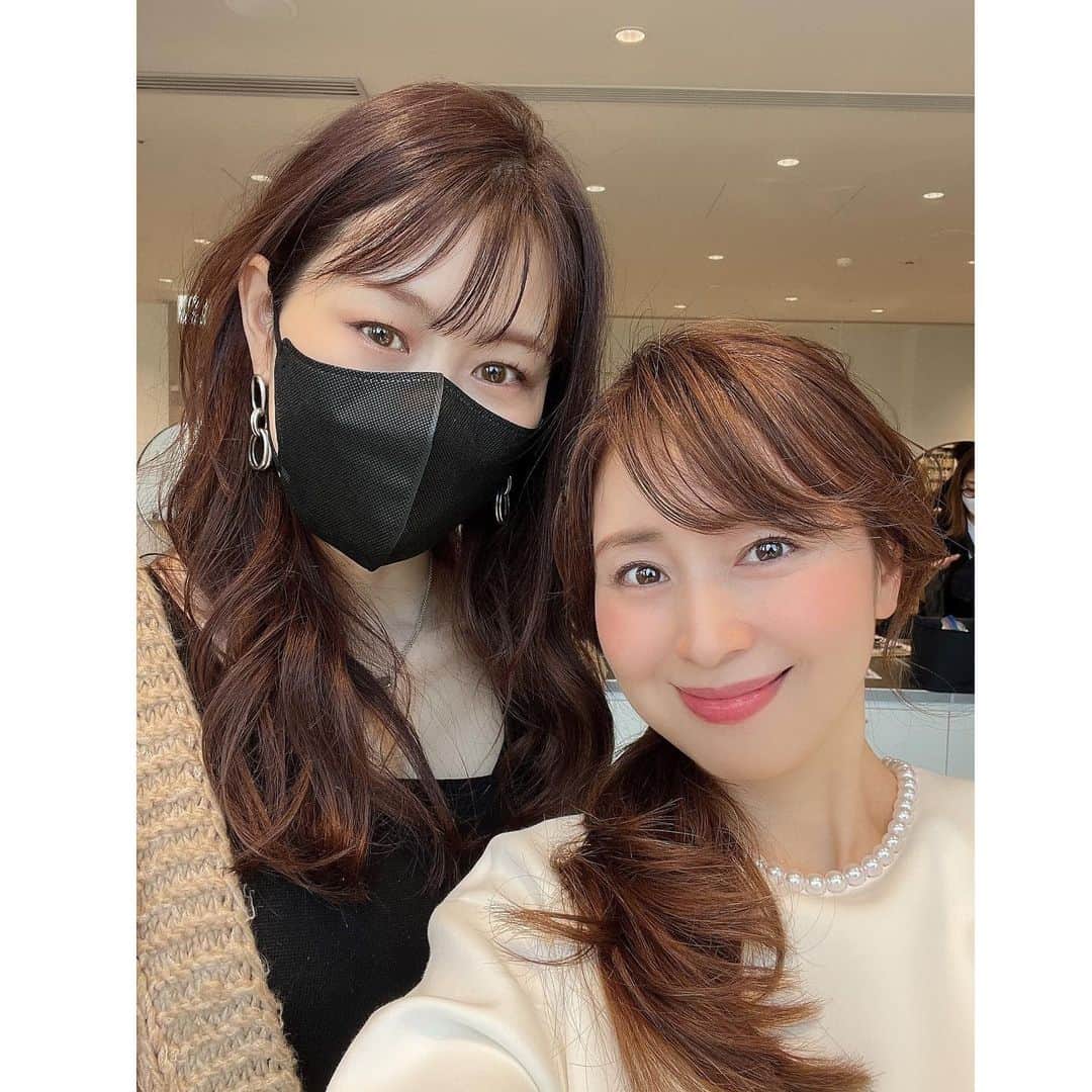 中野公美子のインスタグラム：「昨日は保科さんと撮影でした🥰 保科さんとの撮影毎回楽しい！ (また詳細は後日お知らせさせてください) 帰る時には、 また新たなヘアアレンジを可愛くしてくれて優しい〜❣️ (写真のヘア。撮影後でメイク濃いめw) ありがとうございました💕 またよろしくお願いします✨  #保科真紀　さん #撮影 #モデル #ヘアモデル #ヘアアレンジ」