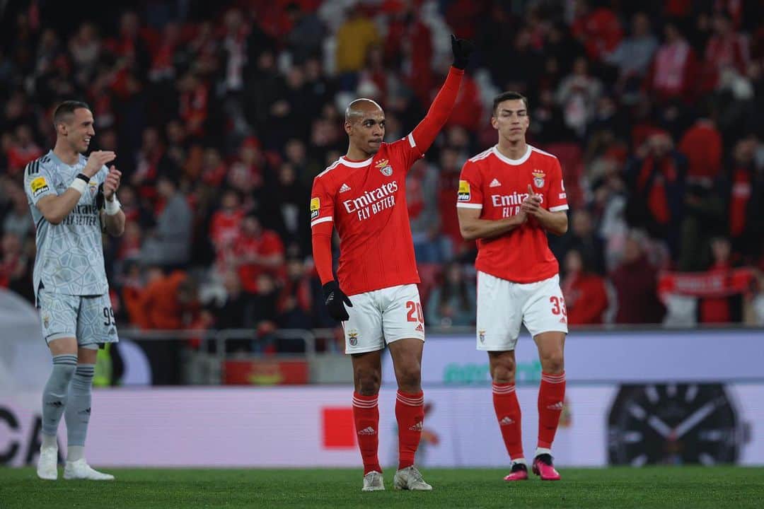 ジョアン・マリオのインスタグラム：「De final em final, três pontos mais e um grande apoio como sempre 🔴⚪️ @slbenfica」