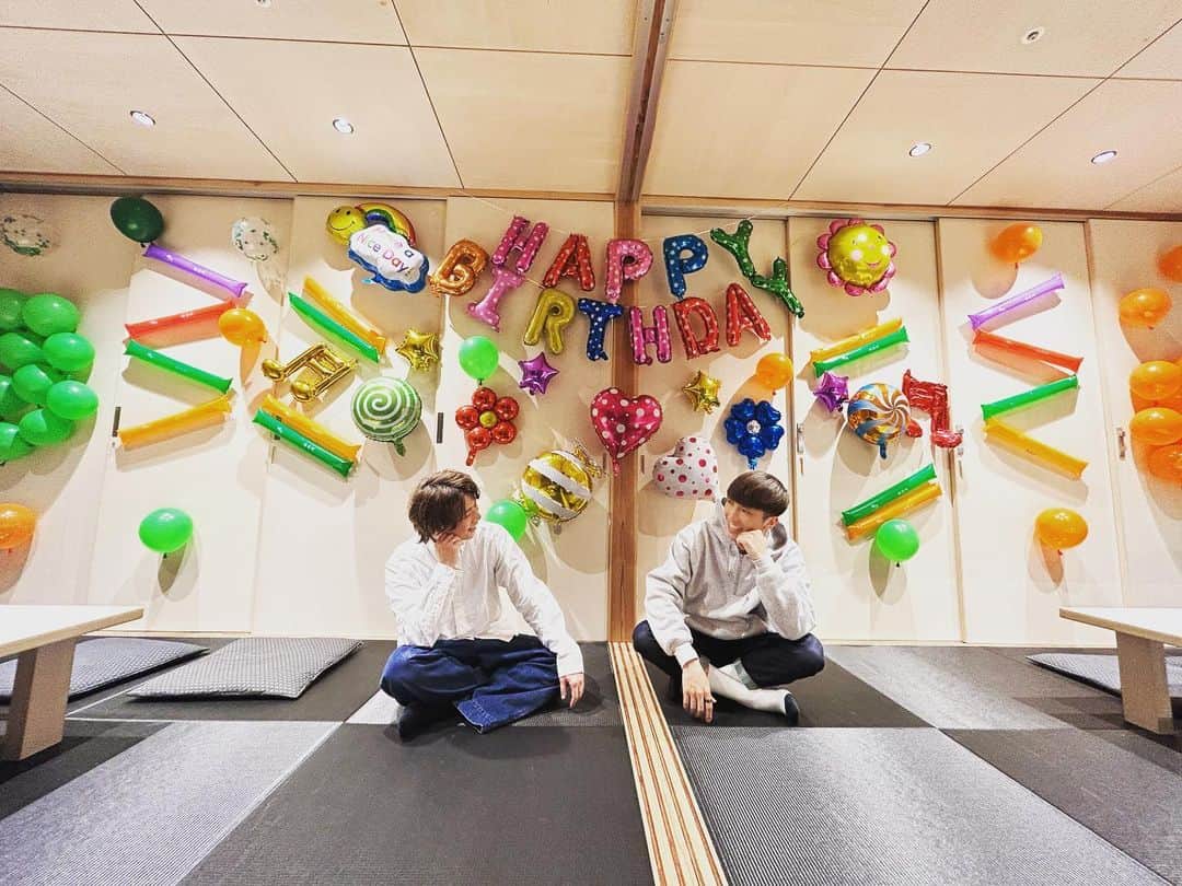 YOMAさんのインスタグラム写真 - (YOMAInstagram)「#東京湯楽城  楽屋に入ったらこんなに素敵な飾り付けが‼︎3/8YOMA、3/16航くん、ちょっと早めのハッピーバースデー🎊 #yoma #航 #斬波」3月4日 19時35分 - yoma_zanpa