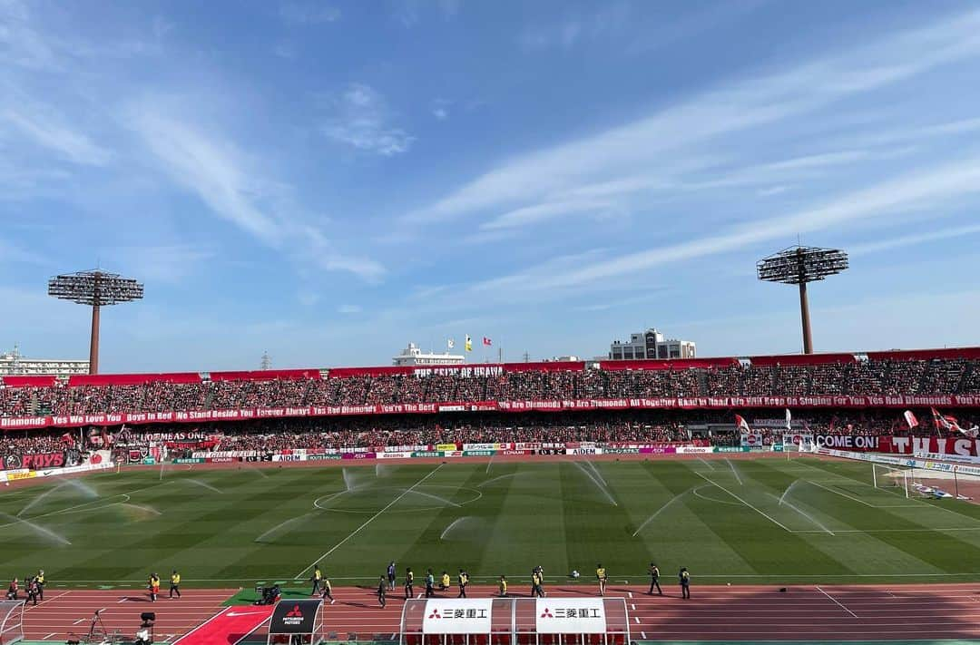 加藤美和さんのインスタグラム写真 - (加藤美和Instagram)「. Home opening match, Urawa Reds vs Cerezo Osaka! Hooray!  . ホーム開幕戦の取材⚽️✏️ わ〜〜い✨とても嬉しいです🎶🎶 お疲れ様でした🍀 . . 📻📻📻📻📻📻📻📻📻📻 🎙FM NACK5🎙 毎週月曜日〜金曜日の朝6:50- 浦和レッズの応援番組 “REDS RUN TO VICTORY” 📻📻📻📻📻📻📻📻📻📻 . @miwakato_ ←他の投稿はコチラ . . #urawareds #cerezoosaka #soccer #football #浦和レッズ #浦和 #レッズ #セレッソ大阪 #大阪 #浦和駒場スタジアム #サッカー #フットボール」3月4日 19時42分 - miwakato_