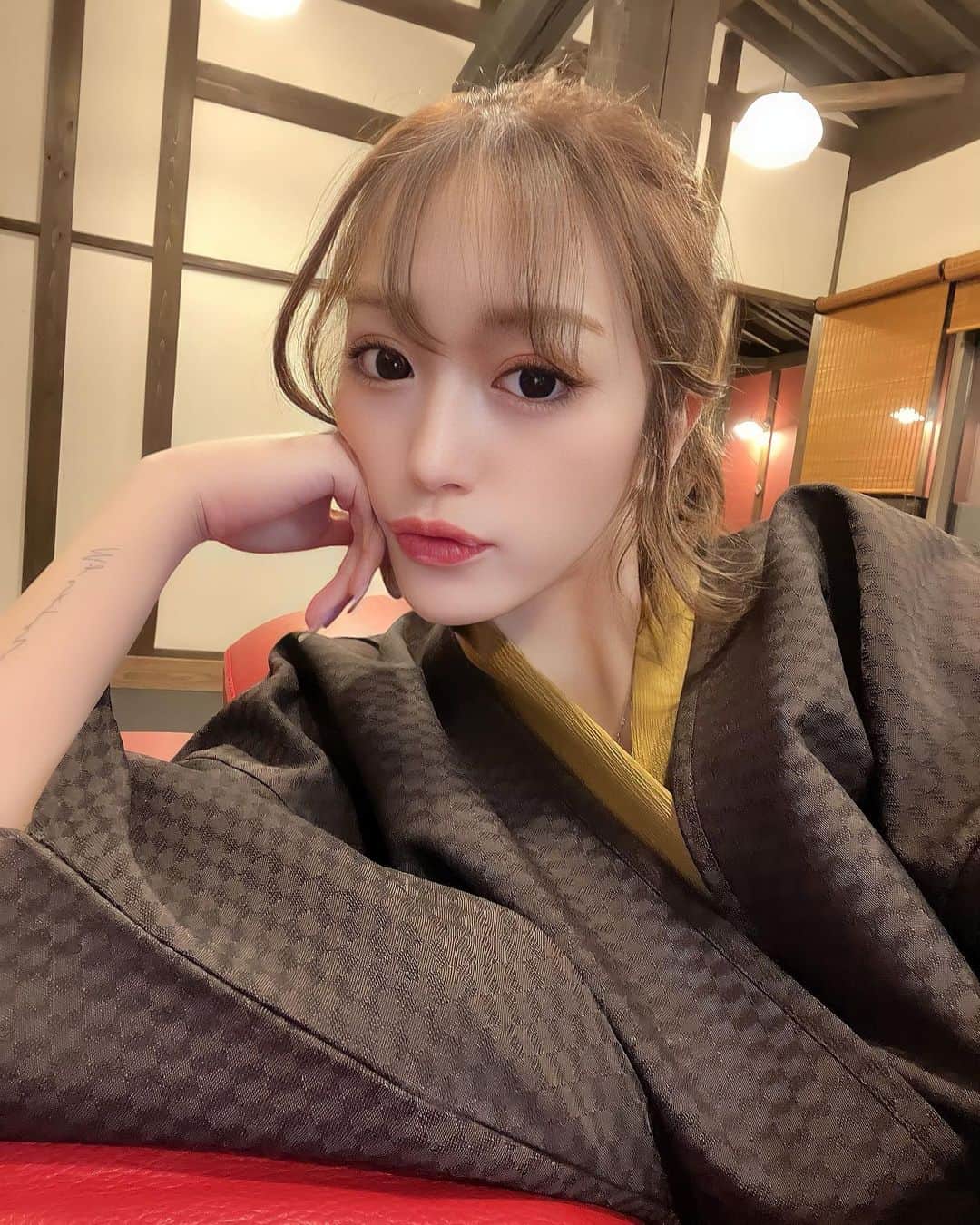 のインスタグラム：「素敵な宿でした♨️  この間マツパ行って来たよ♡ 担当👉@lapis_chihiro さん 何年もちひろさんにお願いしてる🥺🤲 いつもありがとうございます☺︎」