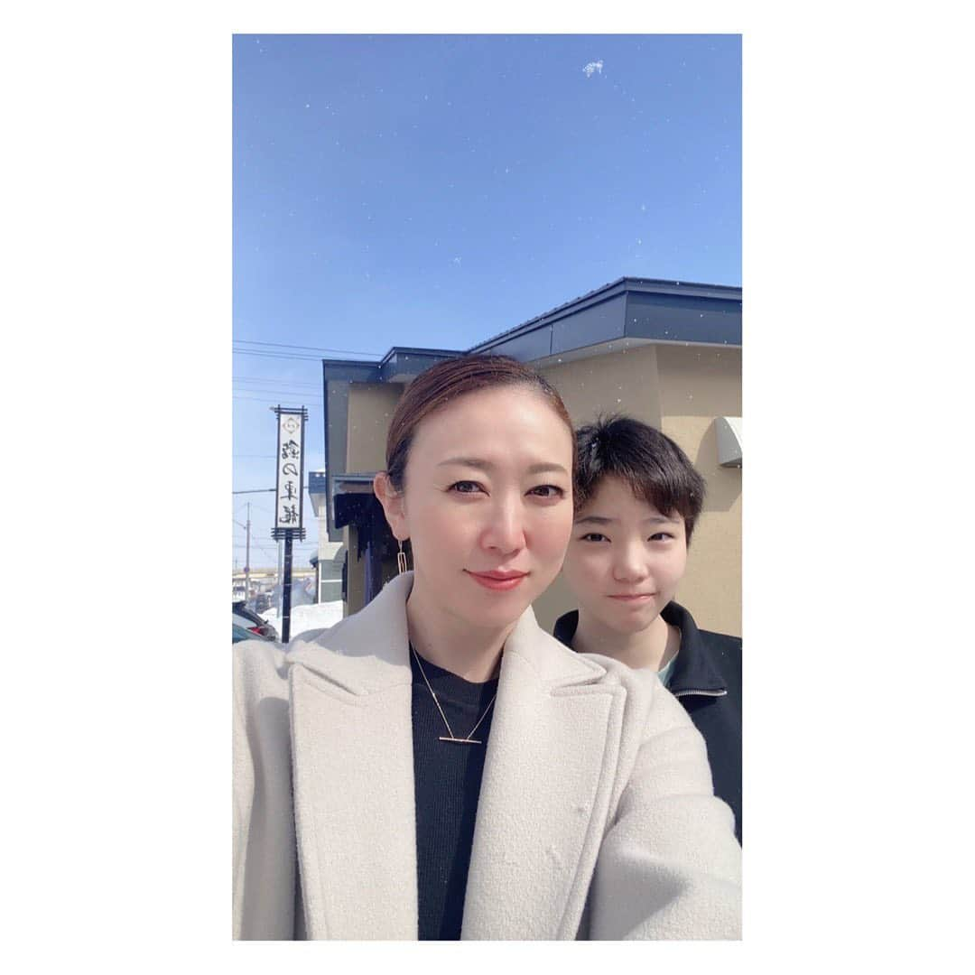 田中雅美さんのインスタグラム写真 - (田中雅美Instagram)「中学2年になった可愛い姪っ子♡ スイミングを頑張ってます☺️  ・ ・ 岩見沢に少しだけ寄ることができて、お父さんとママと姪っ子と東龍でランチをして、姉が働くツルハに寄って姉の顔を見て空港へ。  ・ ・ 少しだけだったけど、家族に会えて嬉しかった♡  ・ ・ #岩見沢 #家族 #姪っ子 #可愛いの #性格もいい #ツルハ」3月4日 19時56分 - tanakamasami_official