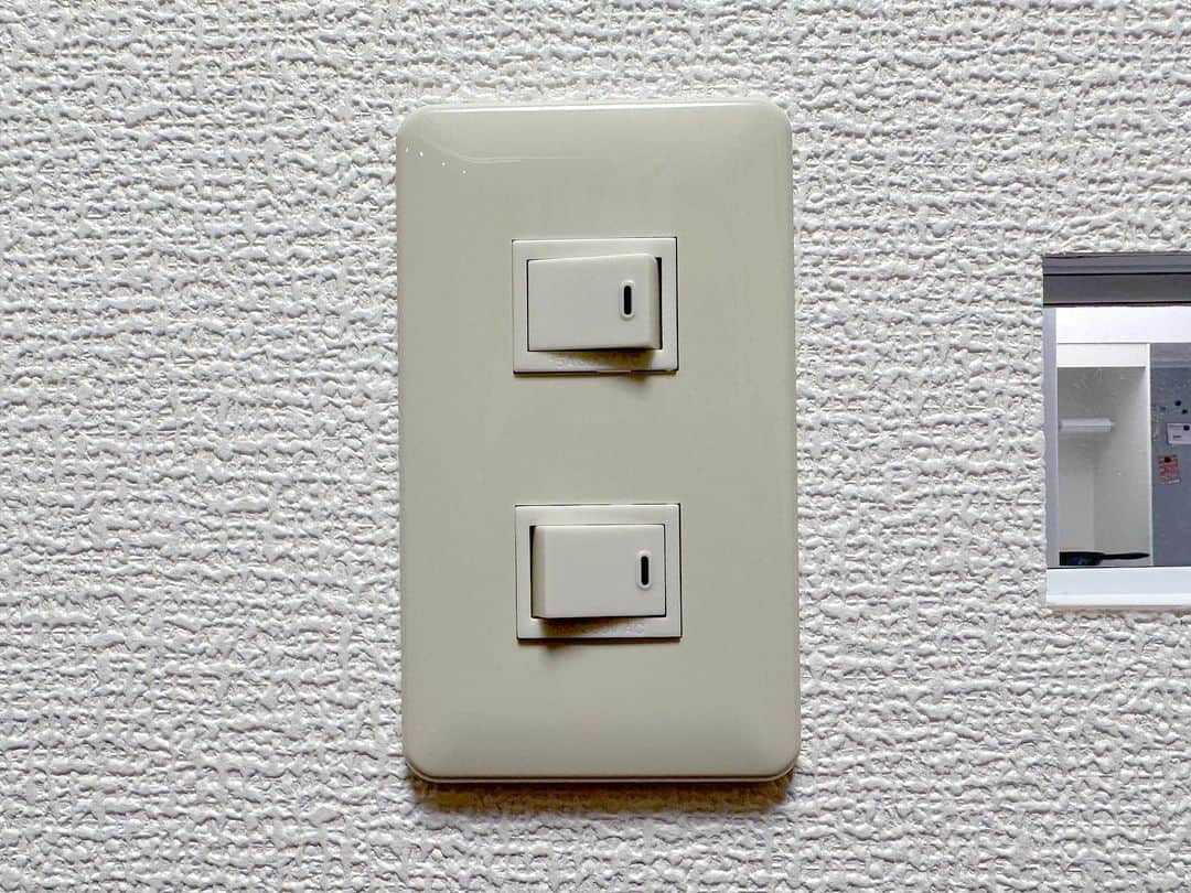 Mozuのインスタグラム：「【告知】  こびとシリーズの最新作がやっと完成したので、明日（日）の18時頃投稿します！新しい挑戦がたくさん詰まった作品になりました〜！  Youtubeにメイキング映像も投稿するので、そちらもお楽しみに〜。」