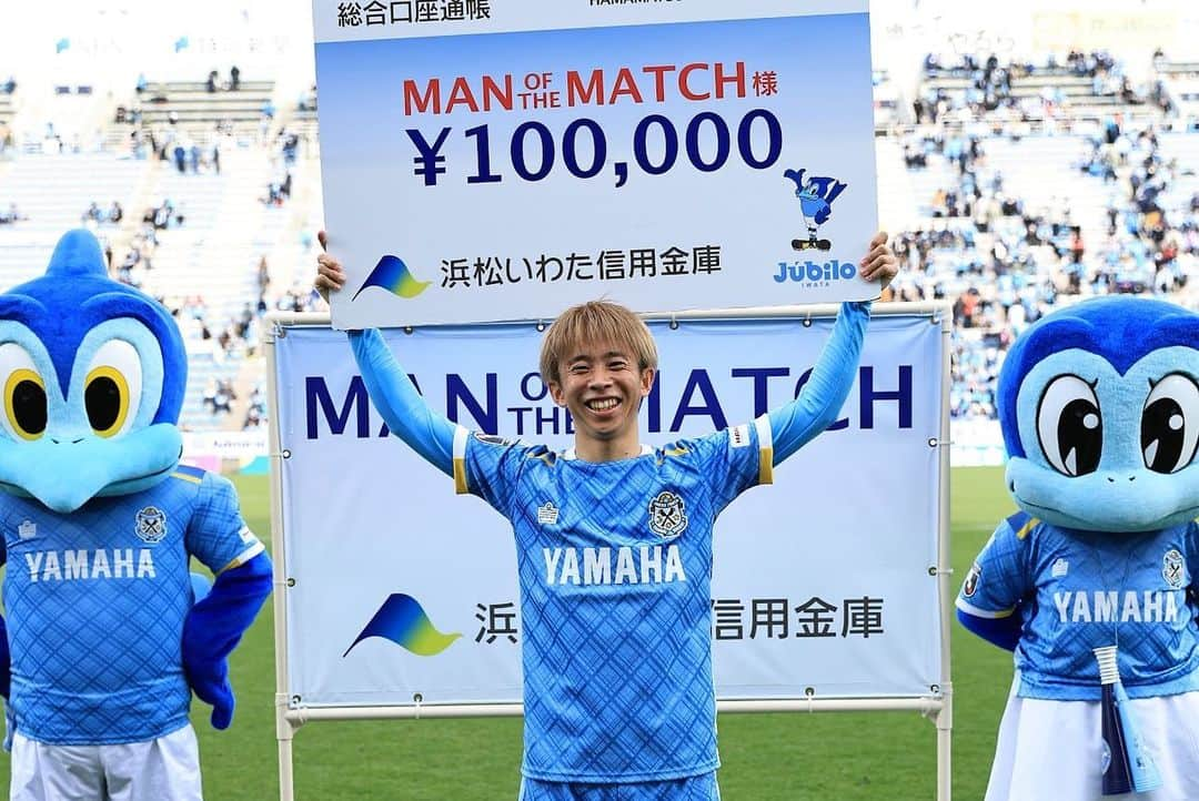 針谷岳晃さんのインスタグラム写真 - (針谷岳晃Instagram)「今シーズン初勝利！やっぱりホームで勝つのは最高です👍 いつも素晴らしい雰囲気ありがとうございます！ このまま連勝！！🤭 初めてのMOMありがとうございます！めっちゃ嬉しい🤤🤤🤤 #jubilo#34 #ナイスPK#ジャーメリック #さすがのマサ」3月4日 20時03分 - take.harigaya_official