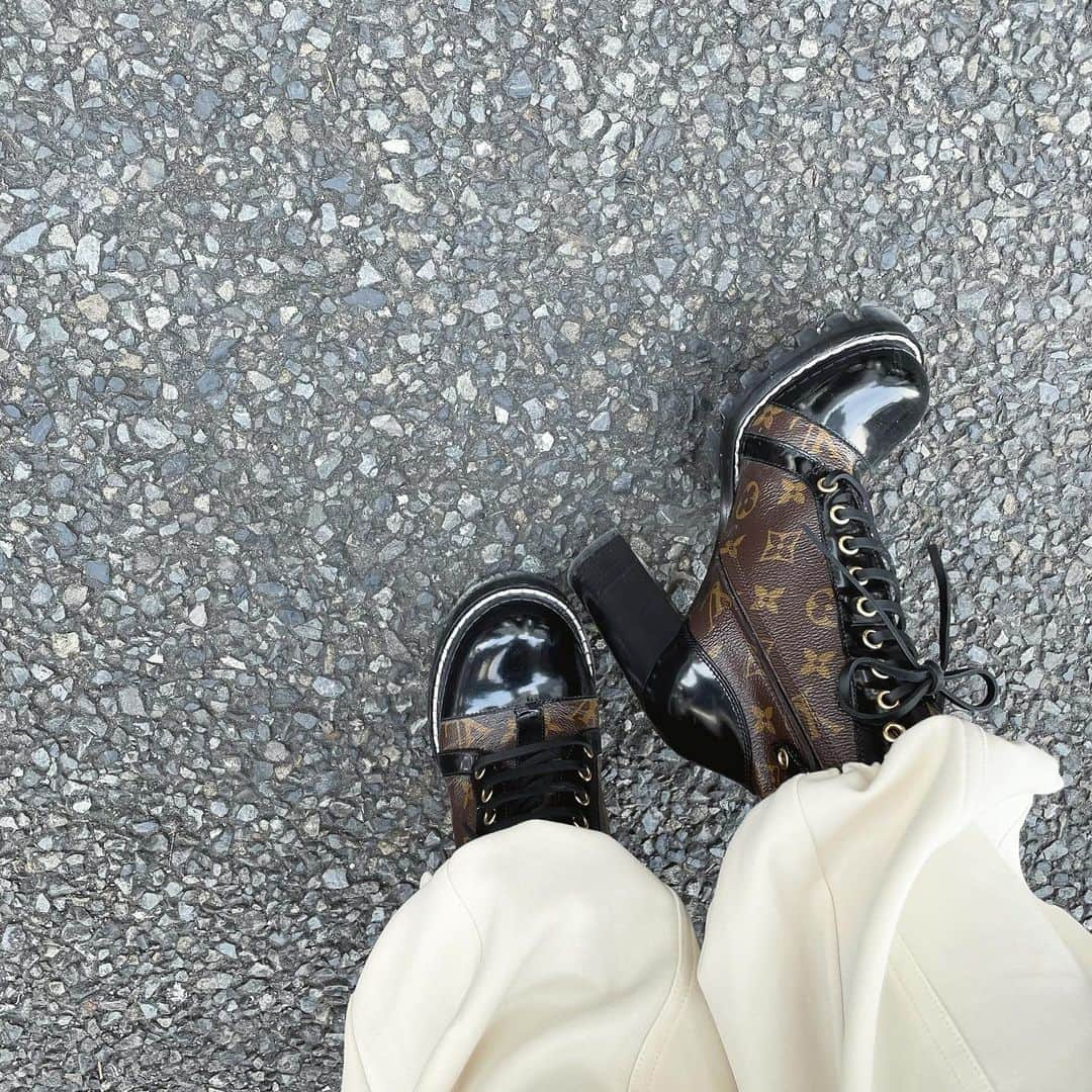 ゆりのちゃんさんのインスタグラム写真 - (ゆりのちゃんInstagram)「♡ . . . #shoes  . . . . .   #fashion #louisvuitton  #boots  #shoesaddict  #yurinochanncode」3月4日 20時17分 - yurinochann