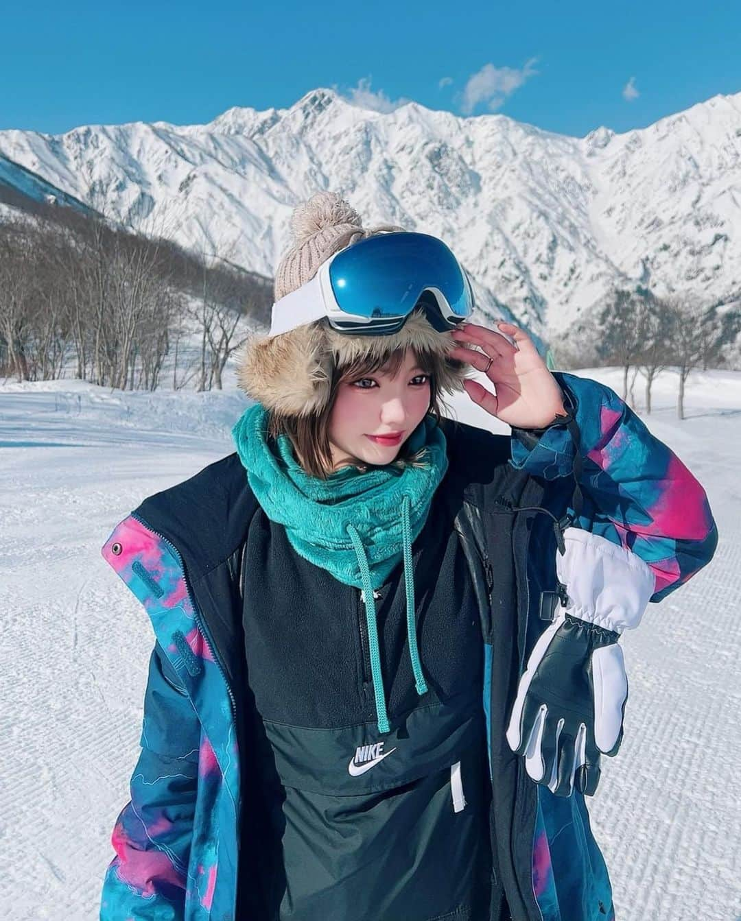 みきでりのインスタグラム：「❄︎ ☃︎ 𝚂 𝙽 𝙾 𝚆 ☃︎ ❄︎ 3枚目のわたし、楽しそう🏂💗笑 白馬に泊まりでスノボ最高だった！！ それなりに成長できたと思う👉👈💭💕 来シーズンは今年より回数行きたいな！！ ㅤ ㅤ ㅤ ㅤ ㅤ ㅤ #白馬 #白馬村 #白馬五竜スキー場 #白馬八方尾根 #白馬47 #hakuba #hakubavalley #snowboardgirl #スノボ女子 #スノボウェア #スノボ」