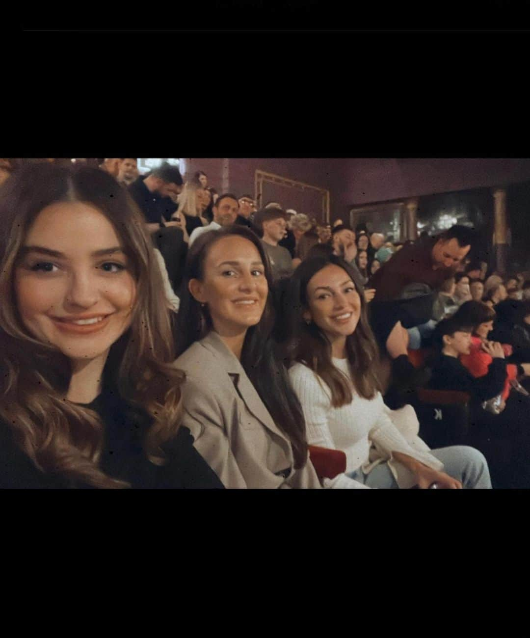 ミシェル・キーガンさんのインスタグラム写真 - (ミシェル・キーガンInstagram)「What it’s all about ♥️ Friday night in the city with our mums. #lucky #family」3月4日 20時36分 - michkeegan