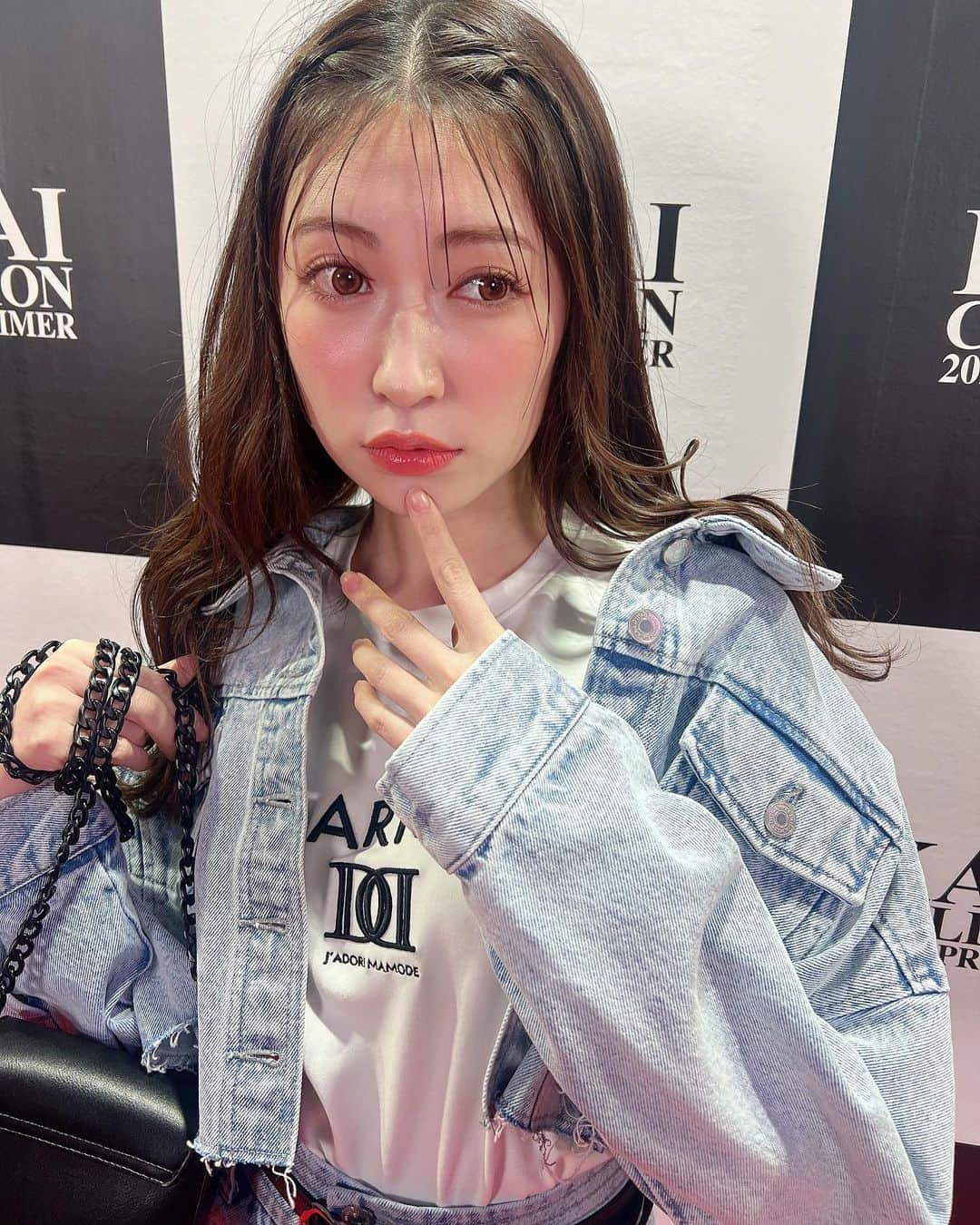 のインスタグラム：「関西コレクション💖 ありがとうございました🫶 なんと今回は トップバッターでした！MIYAVIさんのギターと共に歩くトップバッターなんて贅沢…。 緊張な体験😭✨ 最高すぎました😭✨ . そんなトップバッターは大好きな @darich_official の お洋服で…👗 とっても幸せな1日でした🫶❤️ . @ayako_ishizaki_ メイクありがとう❤️ . #関西コレクション #関コレ #darich」