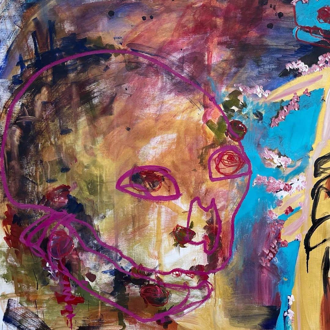 ベンジー・マッデンのインスタグラム：「Snippet of a Day spent painting and talking life, family, and gratitude with @chrisriversart ❤️🙏 best hangs happen with coffee, paint and canvas❤️check out Chris show coming soon info on his IG 🔥🔥🔥」