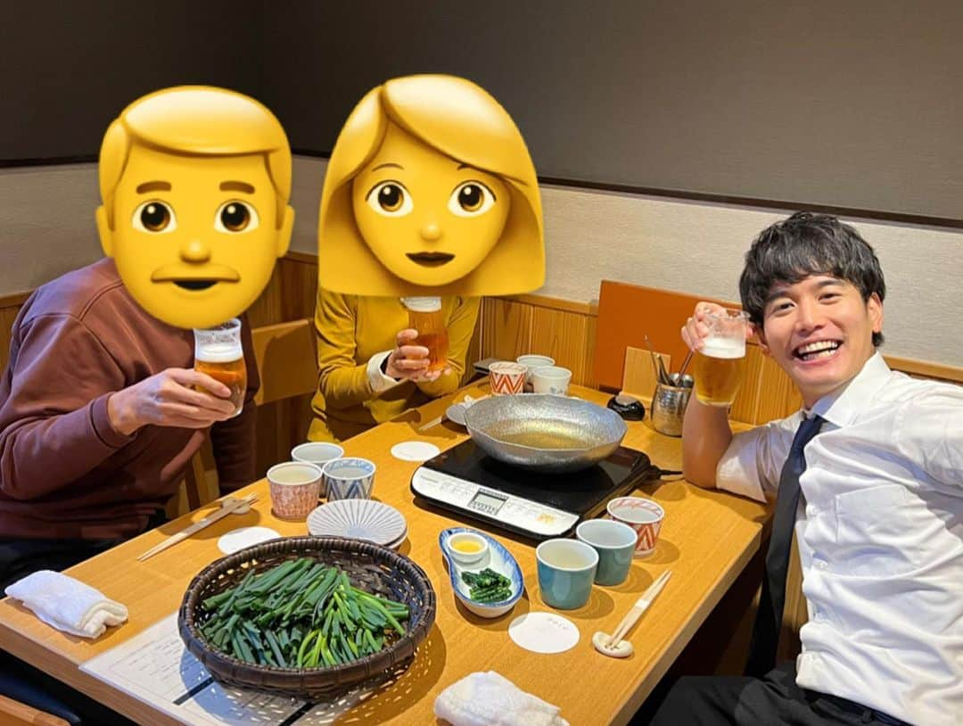 井口謙さんのインスタグラム写真 - (井口謙Instagram)「． お話アカデミー朗読会。  2019年以来に、お客様をお招きしての朗読会ができました。  私は朗読会初挑戦、でしたが、、 難しい。  でも先輩方のご指導と、アカデミーキッズの皆さんのひたむきさ、そしてマリンバ奏者の竹下さんに引っ張っていただきながら、楽しむことができました。 そして、西南学院大学関係者の皆様、本当にありがとうございました。  ご来場くださった方が、楽しんでいただけていたら幸いです。  #お話アカデミー#お話アカデミー朗読会  #下関から両親が来てくれましたので #乾杯です  #また頑張ります」3月4日 20時42分 - iguchi_ken_rkb