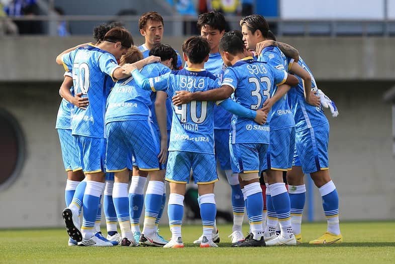 金子翔太さんのインスタグラム写真 - (金子翔太Instagram)「ジュビロサポーターの皆さん、今日は勝利おめでとうございます！ また、自分の応援歌を作っていただき本当に嬉しく思います。 この場を借りてお礼を言わせていただきます！ありがとうございます。 まだまだ課題は多いですが、勝ちながら修正していきたいと思います！ 試合前から最高の雰囲気でした！ @jubiloiwata.official  @admiral_official_jp」3月4日 20時45分 - kanekoshota30