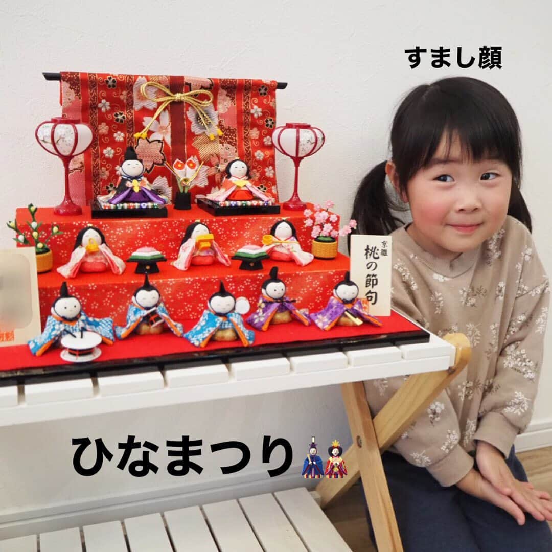 makikoのインスタグラム：「❤︎ ひなまつり🎎🌸 今年は節分終わってすぐに雛人形を出しました✌🏻笑  3日の夜はいとこたちとひなまつりパーティー🎉 今年もモンブラン🌰を取り合った子どもたち🧒🏻👦🏻笑  #雛人形 #ちりめん雛人形」