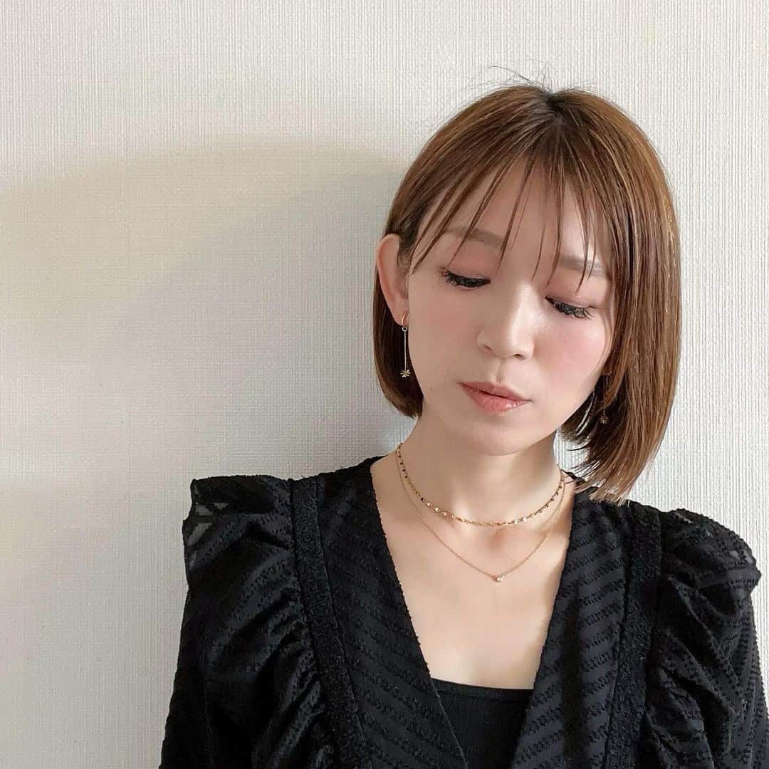 のインスタグラム：「* * バイザヤードと重ね付けできるネックレスを探していて @cene_316l で見つけました💫 * 短めの長さが合わせやすくてシンプルだけどキラキラ✨ * 金属アレルギーにも対応しているサージカルステンレスで水や汗に強いのも嬉しい♡ * #cene #316lサージカルネックレス  #セネ #金属アレルギー対応 #pr #tiffany #ティファニー #バイザヤード」