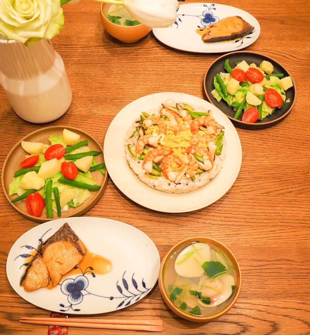 緒方桃子さんのインスタグラム写真 - (緒方桃子Instagram)「【打合せとひな祭り】 昨日は司会をさせて頂くイベントの 打合せに行ってきました。 夜はちらし寿司や蛤のお吸い物で 雛祭り風です🌸」3月4日 21時10分 - momokoogata0403