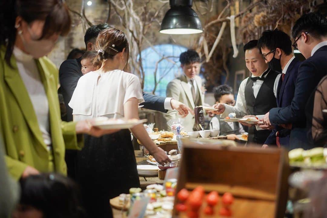 Ruban Weddingさんのインスタグラム写真 - (Ruban WeddingInstagram)「⁡ ⁡ 🍰🍩デザートビュッフェ🧁🍭 ⁡ Rubanのデザートビュッフェは オリジナルでご提供することができます🍒 ⁡ 例えば、韓国がお好きな新郎新婦様のご結婚式は 韓国スイーツをご用意したり バレンタインウエディングでは チョコレートをたっぷりと使用したり🍫 大人気カフェにご協力いただき、 結婚式でお店の人気スイーツを お召し上がりいただくことも🧁 ⁡ またゲストの皆様へのご提供も ビュッフェ台にご用意するだけではなく、 特設ブースをガーデンやカフェにご用意したり、 アンティークBOXに運ばれてきたりと 本当に様々なんです🥺💓 ⁡ せっかくデザートをお召し上がりいただくのであれば、 お2人のオリジナルを詰め込んでみてはいかがでしょうか？🍦 ⁡ お二人によって様々なご提案をさせて頂きますので、 なんでもご相談くださいね🙆‍♀️ ⁡ ♒︎♒︎♒︎♒︎♒︎♒︎♒︎♒︎♒︎♒︎♒︎♒︎♒︎♒︎♒︎♒︎♒︎♒︎♒︎♒︎♒︎♒︎♒︎♒︎♒︎♒︎♒︎♒︎♒︎♒︎♒︎♒︎♒︎♒︎♒︎♒︎ ご見学のご予約は @rubanwedding プロフィールページの URLからどうぞ！ ⁡ ウェディングフェアーのご予約は WEBサイトorお電話にて🌿 📞087-873-2292 DMからのご質問もお受けしております！ ⁡ お気軽にご相談下さいませ！  ⁡ 結婚式場 Ruban-リュバン- Open 10:00-19:00 香川県高松市香西北町181-1  ⁡ #rubanwedding#ruban#リュバン#アンティーク#花嫁#プレ花嫁#香川県のプレ花嫁さんと繋がりたい#デザートビュッフェ#高松結婚式場#chainonwedding #marry#marry花嫁#高松市#フォトウェディング#香川花嫁#高松花嫁#四国花嫁#ウェルカムパーティー#貸切ウェディング#オリジナルウェディング #ウェディングパーティー#結婚式演出アイデア #結婚式演出アイデア #香川結婚式場 #ウエディングフェア #コンセプトウエディング #結婚式アイディア」3月4日 21時13分 - rubanwedding