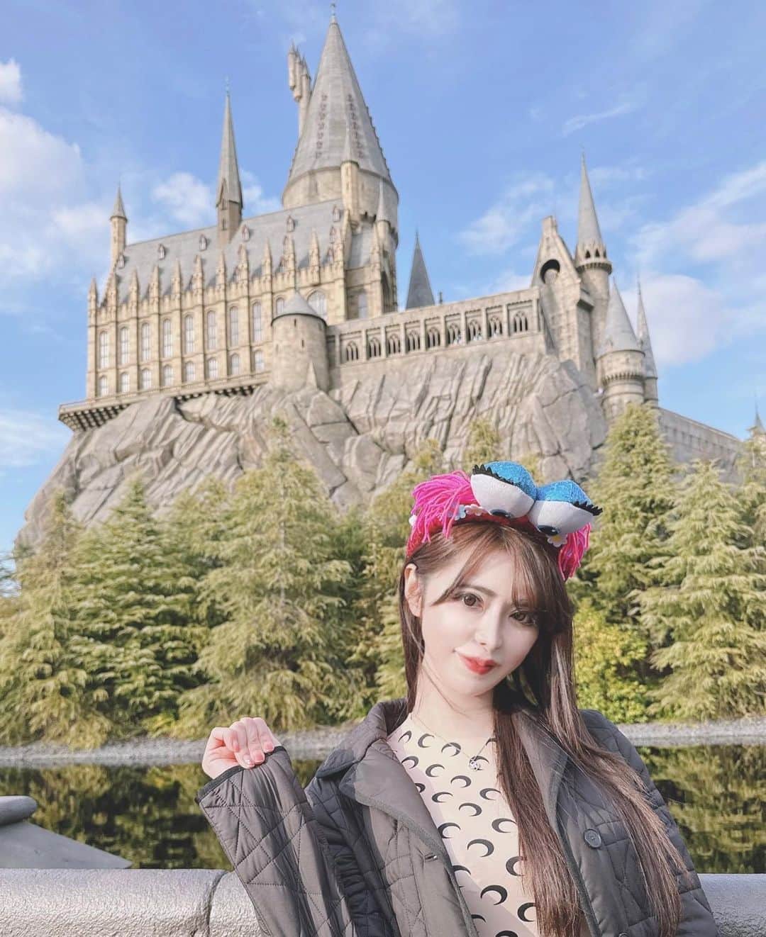 桃瀬えりなのインスタグラム：「お天気良くて良かった☀️ ハリーポッターは毎回絶対乗る🧙‍♂️🪄︎︎  #universalstudiosjapan #usj #harrypotter #osaka #marineserre #dior #tiffany #luisvuitton #follow #followme #大阪 #ユニバ #ハリーポッター」