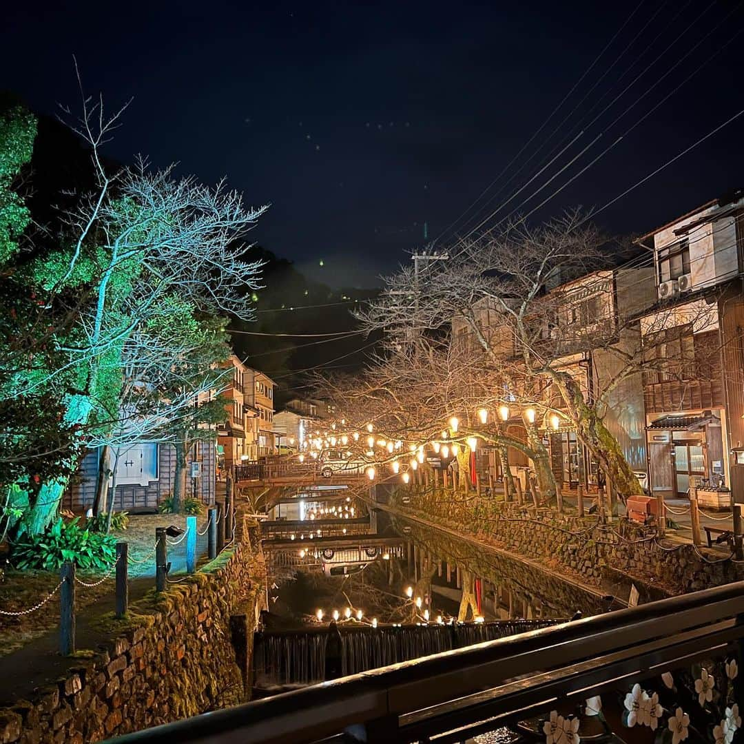 やまとや（城崎温泉)さんのインスタグラム写真 - (やまとや（城崎温泉)Instagram)「空気が澄んで、いつもよりもさらに綺麗に感じます。 城崎温泉は、街中いたるところが映えスポットです📷  -------------------------------------�� #城崎温泉 #城崎 #国内旅行 #国内旅行好きと繋がりたい #きのさきぐらむ #旅館 #兵庫 #兵庫旅行 #温泉 #城崎旅行 #国内観光 #城崎温泉旅行 #温泉旅行 #外湯めぐり #onsen #kinosaki #hyogo #japan #kinosakionsen #ryokan」3月4日 21時26分 - yamatoya2018