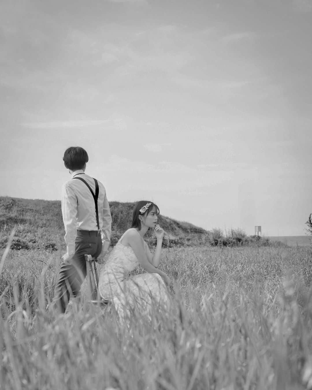 のインスタグラム：「0303💍✨ . 私事ですが、昨日で入籍して2年経ちました🌿 あっという間だったぁ💭(笑) DM等、皆さまありがとうございました🥲✨ . 夫にはいろんなワガママ聞いてもらい、本当に感謝しかない...泣 . いつもいつもありがとう🥲 これからも仲良く友達みたいな関係でいようね👫♡(笑) . 3年目も楽しく!!♡ よろしくお願いします🙇🏻‍♀️✨ (写真は最近撮ってないので、、前撮りので📸♡笑) . . . #0303」