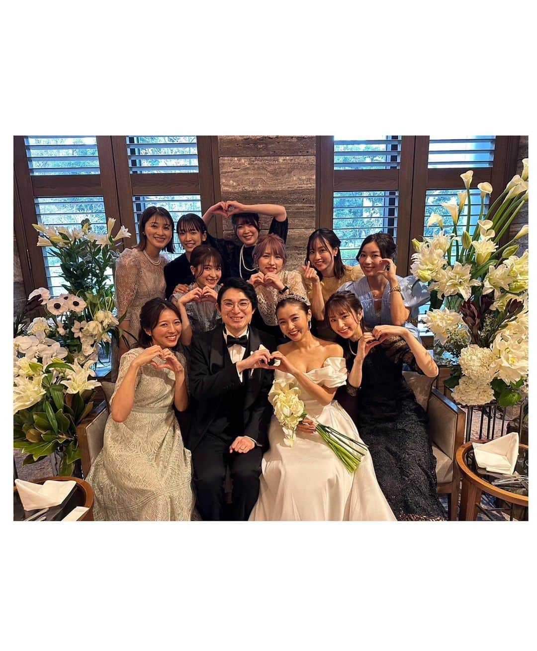 松本ルナさんのインスタグラム写真 - (松本ルナInstagram)「幸せと涙と笑いに包まれた かたまりさんと桜子の結婚式に 行ってきたよ👰‍♀️💗🤵  桜子がウエディングドレスで 登場した瞬間から泣きました😭  綺麗すぎ！可愛すぎ！！ 涙が永遠に出てきた！！  桜子は本当に優しくて 情に熱くて困ってたら助けてくれて 可愛いのに性格が男前という 頼りになるお友達！！✨  真正面からぶつかってきてくれるから なかなか自分の気持ちを言えない時とか 聞き出してくれる人。 ありがとう。  あとね、めっっっちゃ面白いの❤️  predia時代から 桜子が面白くてずーっと笑ってたら  「ルナがめっちゃ笑うから 自分が凄い面白い人間になったって 勘違いするからやめて😂」って 言われたの覚えてる。笑  それぐらい桜子のお話が大好きなのさ😍！  私は桜子が凄く幸せそうで いや、幸せいっぱいで 胸がいっぱいでございます🥰  1枚目の写真は 待ち受け画面にしたいぐらい お気に入りの写真なんだけど それはさすがに 気持ち悪いか😇って思って 我慢しました！！  本当に桜子、かたまりさん おめでとうございます☺️💕💍」3月4日 21時42分 - ruruna0123