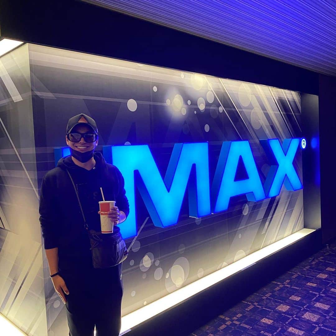 マーティンのインスタグラム：「. IMAXの＂I＂です！  つまりマーティンMAX！ドドン！！！  #imax #martinmax #マーティンMAX #yesマーティン #いただきマーティン」