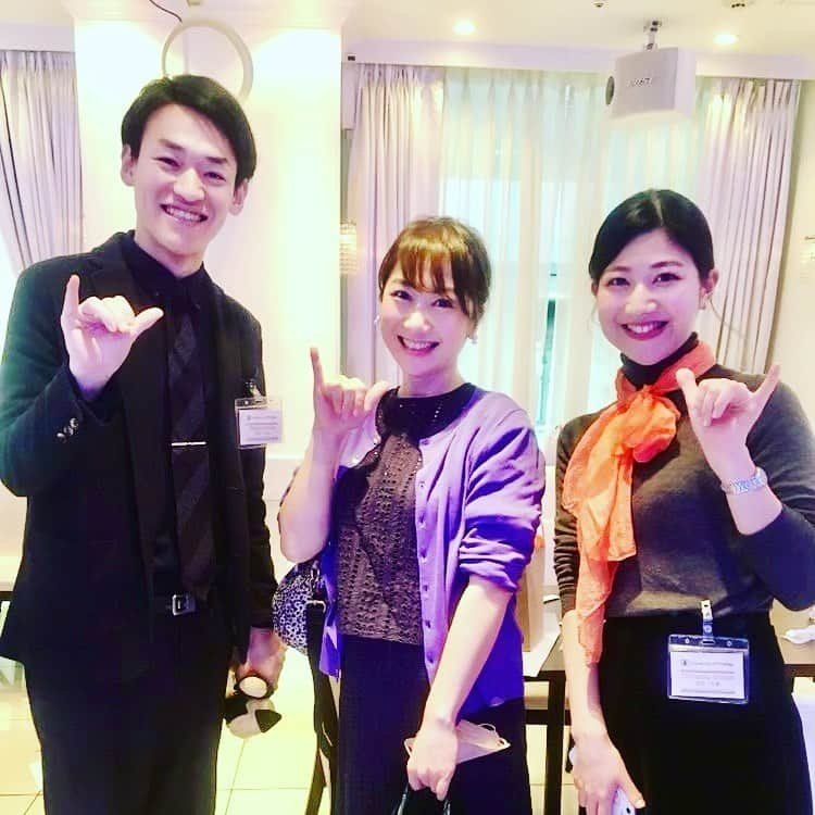 中山裕子さんのインスタグラム写真 - (中山裕子Instagram)「何年ぶり？に おじゃまっテレポーズ🤙  母校に福井県や福井大学からの学生の 交換留学プログラムがあるので 同窓会に行ったら  「小さいときから観てました！！」と  福井のお2人に 声をかけていただき感動🥹✨  とっても素敵なお仕事をさせていただいていたと 何年経っても心から思います🍀  福井テレビの記者 @naos0419 さんともお会いできて お話しさせていただきました😍 （私、写真撮り忘れてしまった😭） 清楚な雰囲気の中にも しっかりとした立ち居振る舞いで 現場で経験を重ねて素晴らしい伝え手になると 感じました😊✨  素敵なご縁をありがとうございます❣️ 時期は異なりますが ぜひまた大学の思い出話しましょう🙌💐  #中山裕子 #元福井放送アナウンサー #元福井放送 #おじゃまっテレ #おじゃまっテレポーズ」3月4日 23時07分 - yuko_nakayama_official