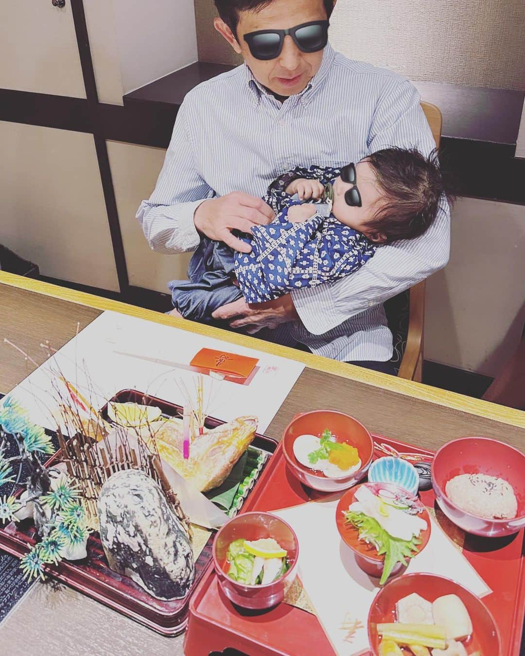 はねゆりさんのインスタグラム写真 - (はねゆりInstagram)「本日100日を迎えた息子。お宮参りとお食い初めをしてきました✨父母と親友に囲まれて…とても心があたたかくなる1日でした💛息子よ、とにかく元気にスクスクと育ってね。君の幸せが私の幸せだよ。」3月4日 23時23分 - chichi_desu