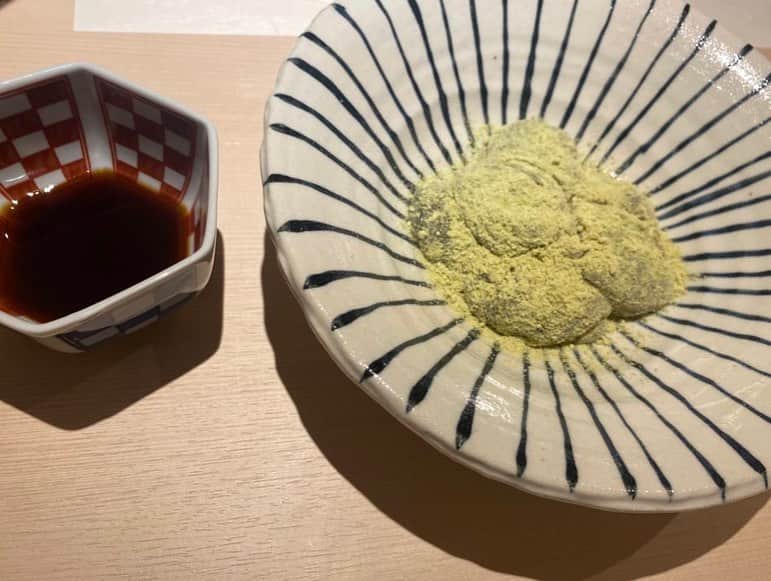 安藤ユキのインスタグラム：「和膳功　  このデザート美味しかったな🤤🧡  だいぶ前に食べたから忘れたけどわらび餅だった気がする🤤❤️」