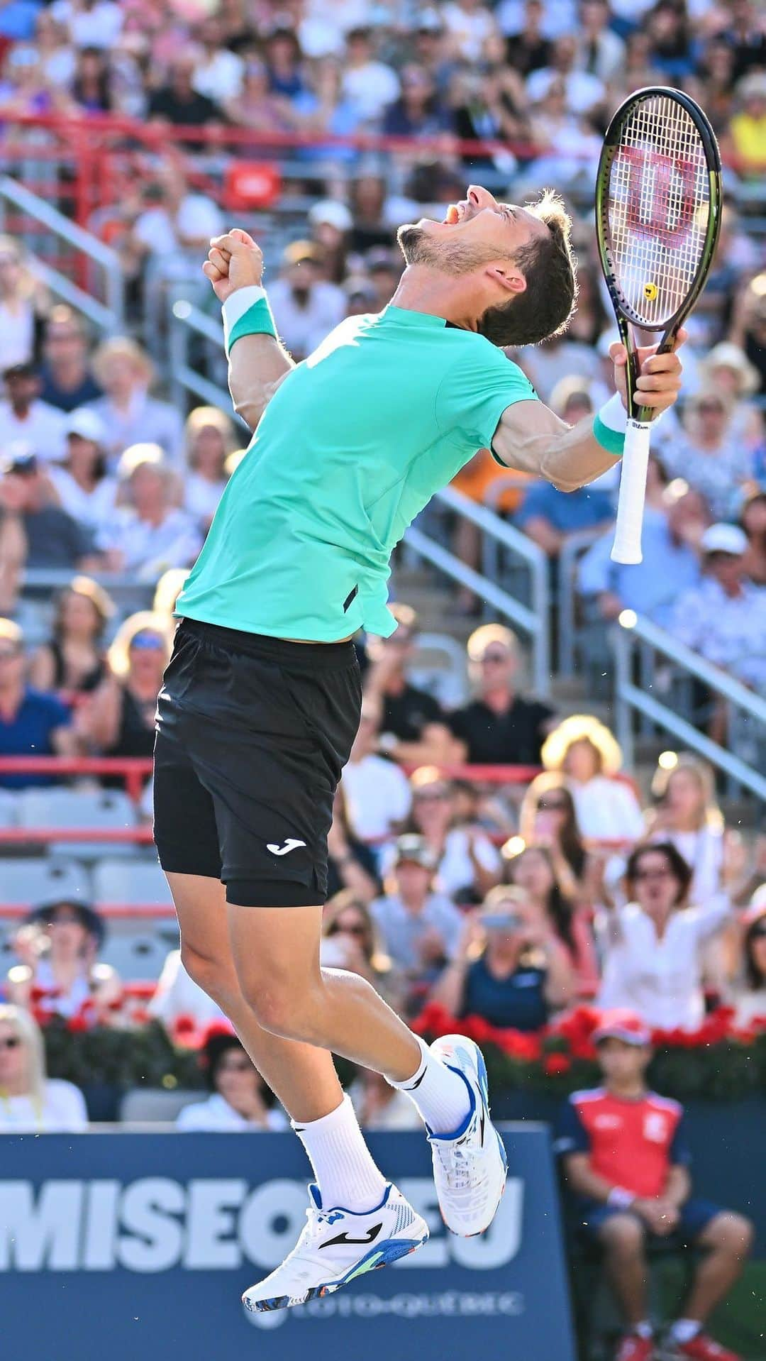 パブロ・カレーニョ・ブスタのインスタグラム：「@pablo_carreno_ reminisces on his first Masters 1000 title in Montreal last year 🏆」