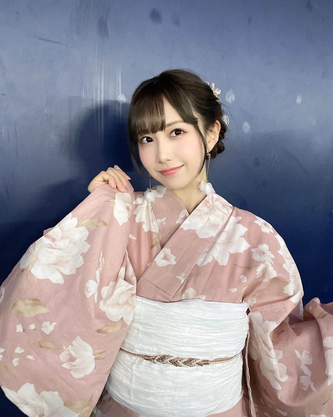 きりたんぽのインスタグラム：「初めての関コレ 本当に楽しかった🥹💕  とても可愛い衣装😍  うちわとかみんなの姿見れて 本当に泣きそうになった😢🥹 会えて嬉しかったよぉおおお💕💕💕  最高の思い出になりました🌱」