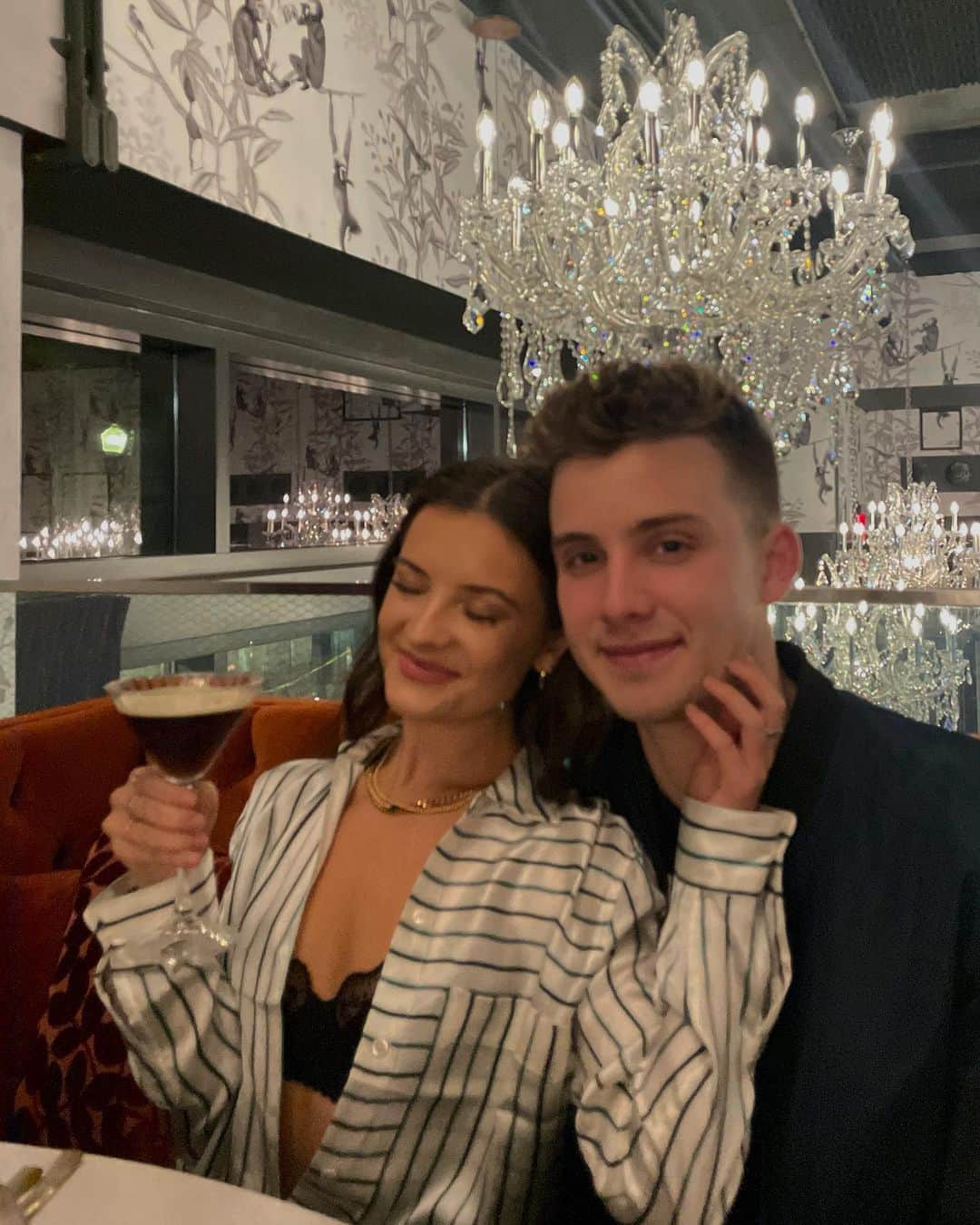 Brooke Marie Hylandさんのインスタグラム写真 - (Brooke Marie HylandInstagram)「Celebrating the queens arrival to Pittsburgh, @kellylhyland 👸🏻🍸」3月4日 23時43分 - brookehyland