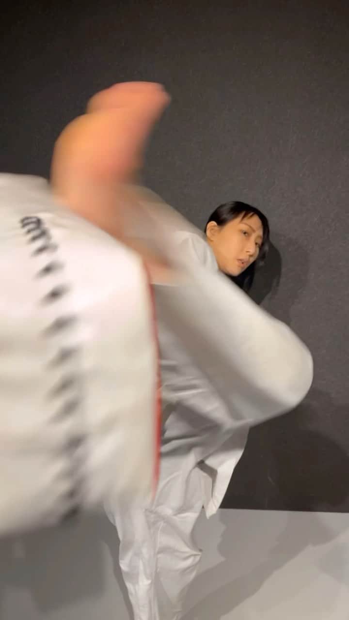 浜井美香のインスタグラム：「‪#kyokushin‬ ‪#karate‬ ‪#martialarts‬ ‪#kick‬‬ ‪#training ‬ ‪#stretch #streching #sports ‬ ‪#Киокушин‬ ‪#каратэ‬ ‪#空手‬ ‫#تمرين‬」