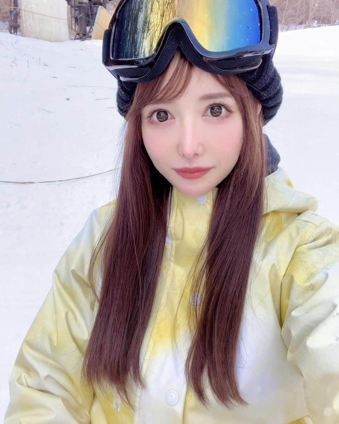 天音ゆめかのインスタグラム：「インスタ亀更新すぎてほぼ今年初投稿だ🐢 今年もスノボいけた🏂 ・ ・ #スノボ女子　#スノボ #ウィンタースポーツ　#🏂　#六本木 #歌舞伎町 #西麻布 #北新地 #すすきの　#中洲 #横浜 #ミナミ #キャバ嬢 #ラウンジ嬢 #ホスト #ファッション #自撮り女子 #selfie #kabukicho #love #ootd #tbt #japanesegirl#beautiful #粉我 #泳衣　#天音ゆめか」