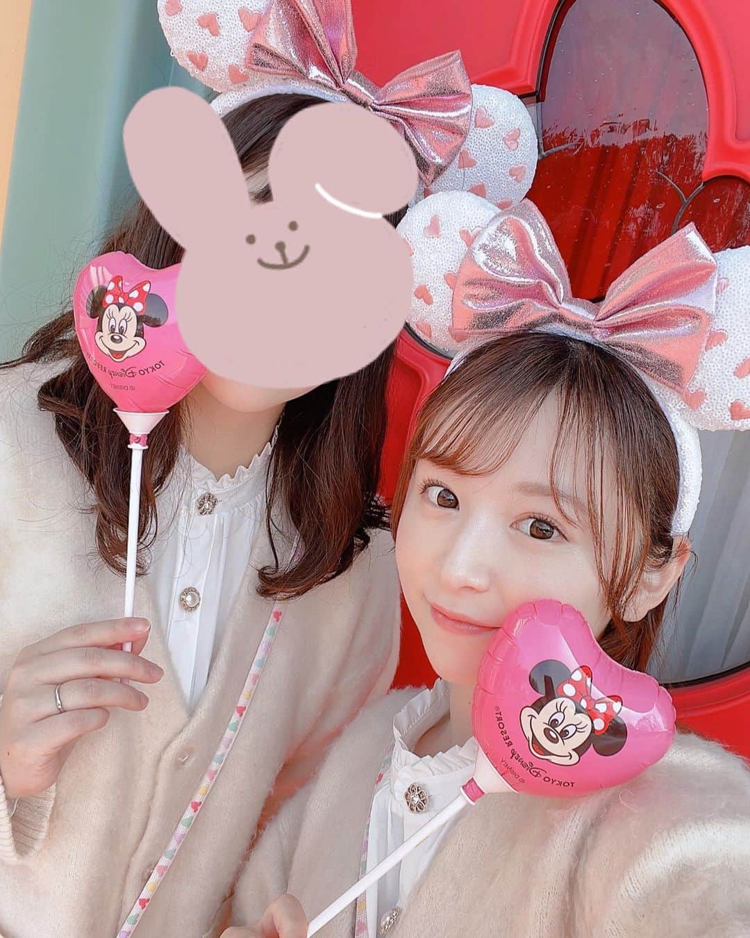 平野もえのインスタグラム：「🏰💗🎀✨  #ディズニー #ディズニーランド #ディズニーコーデ #ディズニーグッズ #ディズニーカチューシャ #ディズニーリゾート #ミニー #ミニーベスティーズバッシュ #ミニーちゃん #ディズニーフォト #お揃いコーデ」