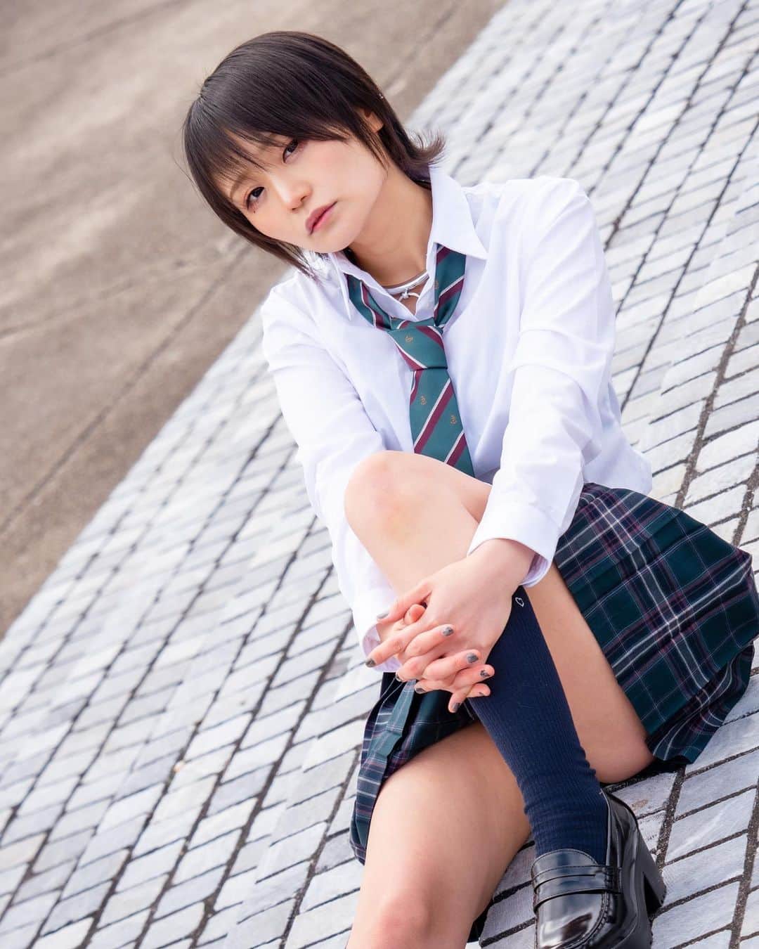ましろ碧乃のインスタグラム：「たまにはさ、サボっちゃおうよ( ᴗ ̫ ᴗ )  (たまちゃんはこう見えて中高皆勤賞👏) . . 撮影：ビアードさん . .  #被写体 #黒髪 #首輪女子 #熊本出身 #Xジェンダー #制服 #model #gravureidol #followme #性感 #偶像 #Instagravure #撮影会モデル名鑑 #otaku #粉我」