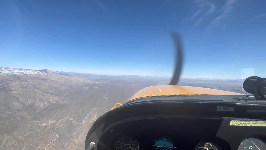 西岡良仁のインスタグラム：「Sky sightseeing in Phoenix. Wonderful view!!!!  #arizona #phoenix #usa #sky #fly #plane #アリゾナ州　#アメリカ　#フェニックス　#小型機　#飛行機　#景色めちゃ綺麗　#ちょっとだけ操縦した　#緊張した」