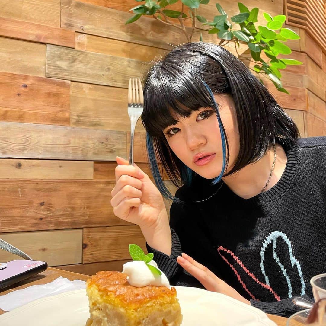 のインスタグラム：「スタジオ終わり🫖 After work.」