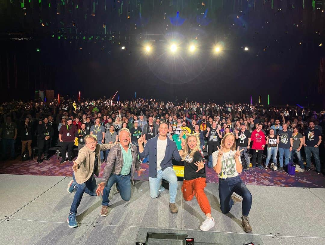 マット・ランターのインスタグラム：「That was a fun panel yesterday @emeraldcitycomiccon and a huuuge turnout! Thanks to all those who came out to to join us! @ashleyeckstein @jatactor @deebradleybaker」