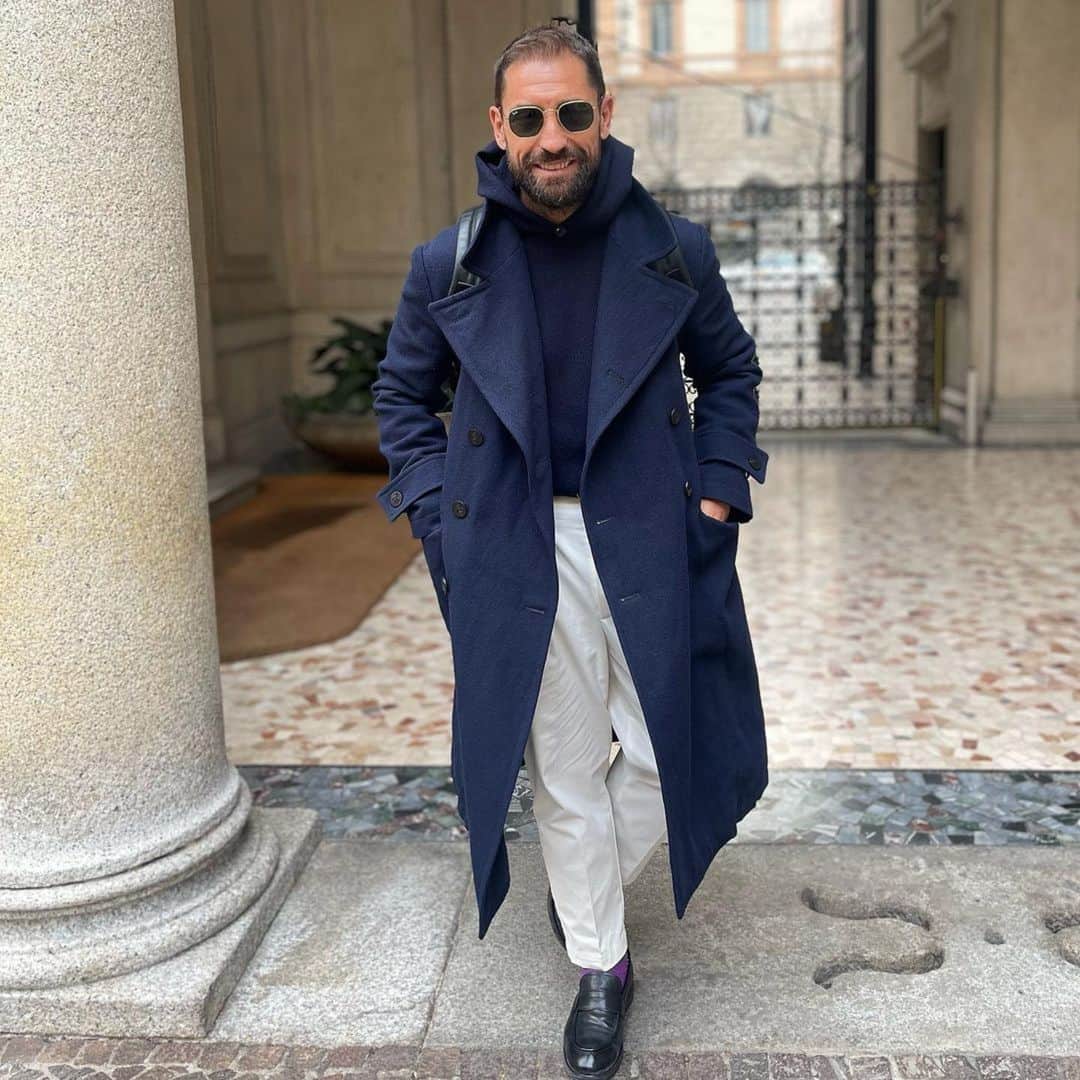 ラファエルカルーゾのインスタグラム：「Sartorial Corsaro overcoat for everyday⁠ Playful Elegance⁠ ⁠ thanks to @_falcoboutique_⁠ ⁠ ⁠ #FW22 #Caruso #mensfashion #craftmanship #suits #fashion #playfulelegance #madeinitaly #carusomenswear #italiandesign #mensclothing」