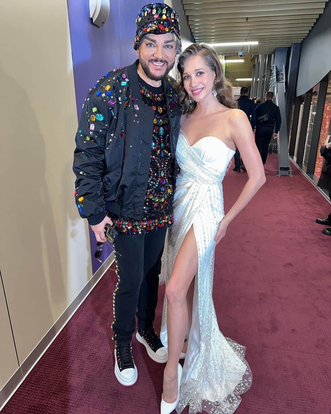 ウリアナ・ドンスコワのインスタグラム：「@fkirkorov спасибо Вам за вашу энергию ♥️♥️♥️  сегодня наш центр гимнастики взорвался от такого масштабного и фееричного шоу   для меня двойное счастье быть ведущей концерта с моим любимым и потрясающим артистом Филиппом Киркоровым 🔥  это было WOOOOOOWWW !!!   ставьте в комментариях 🔥 если интересно закулисье нашего шоу и я завтра тогда поделюсь с вами самыми смешными нашими видео с девочками сборной России」