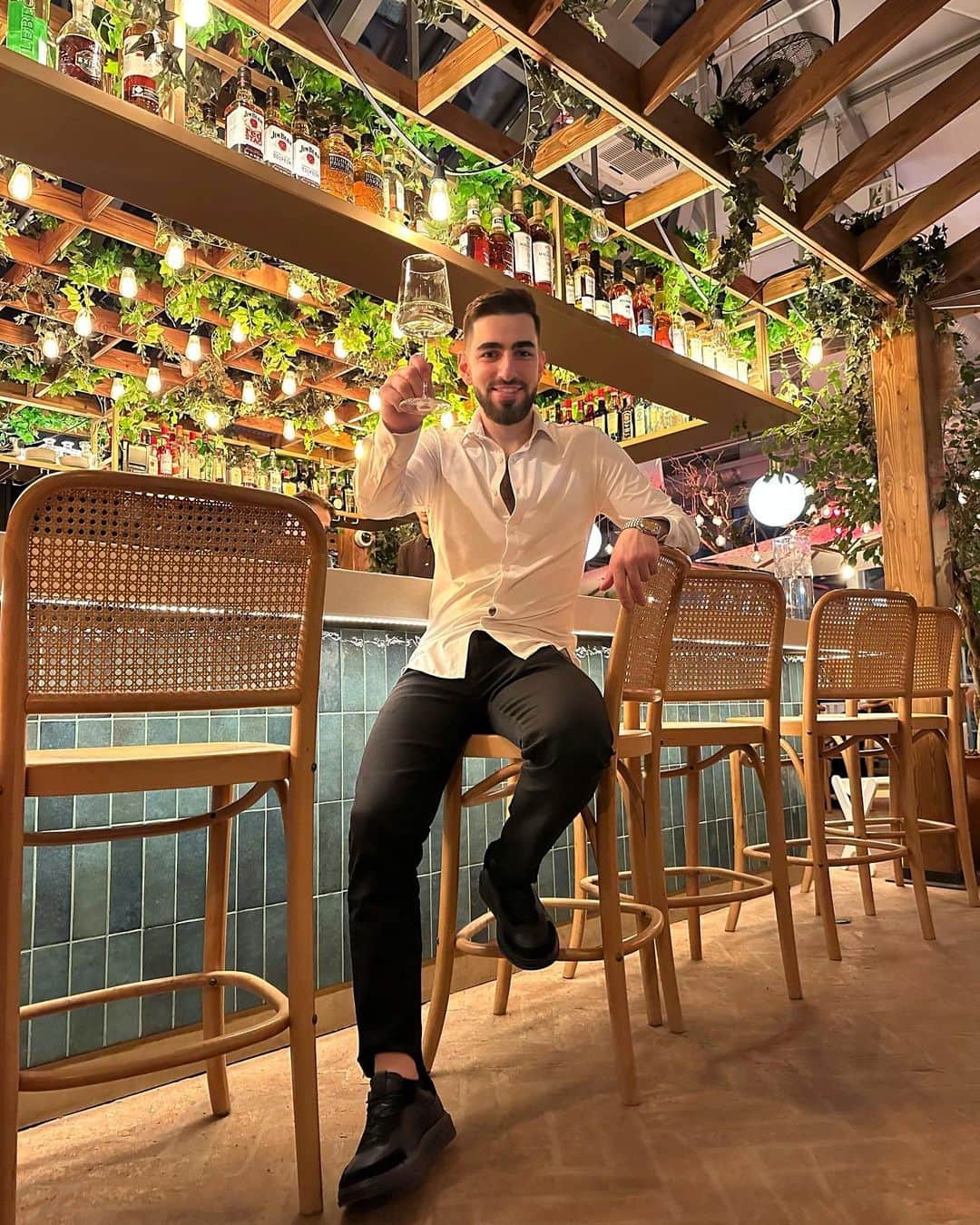 Slava Hayrapetyanのインスタグラム：「Бокал за всех недоброжелателей 🍷」
