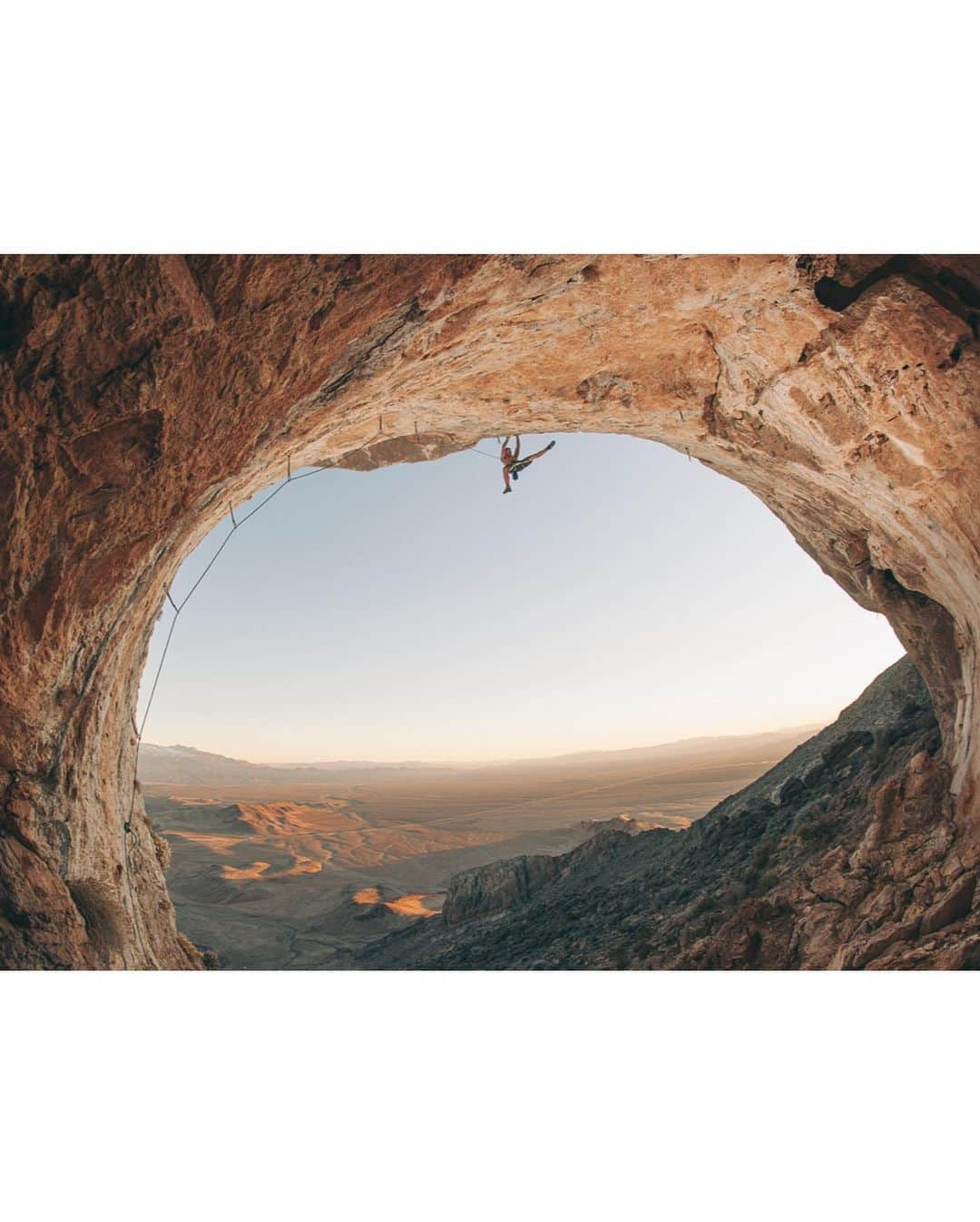 ティム・ケンプルのインスタグラム：「Another year around the sun for this guy right here — Chris Lindner. I’ve known Chris since high school and to this day he is one of the most talented climbers I’ve ever had the opportunity to watch climb. Endurance for days and mellow SoCal vibes. If you see this guy around Boulder this weekend wish him a #HBD, he’ll be the guy with the biggest smile in the room 🍻🎉」