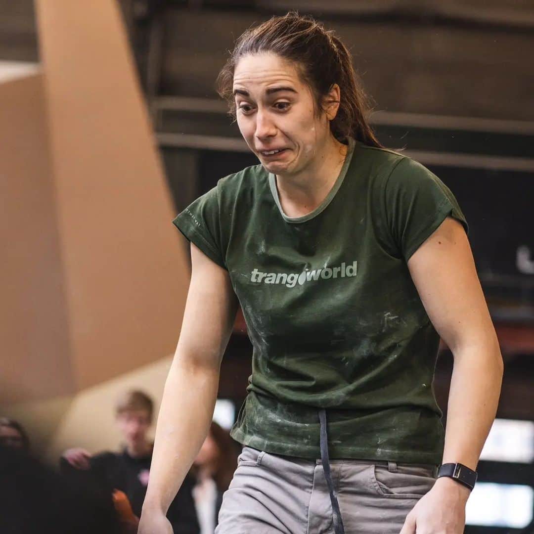 スターシャ・ゲージョのインスタグラム：「2nd after semifinals, getting surprised here and there, but holding on. Final fight tomorrow evening.  Photos by @mattgroom1   @boulderhalenergiehaven」