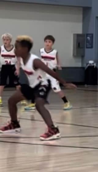 ラッセル・ウィルソンのインスタグラム：「Playin defense like “The Glove” @gary.payton.20」