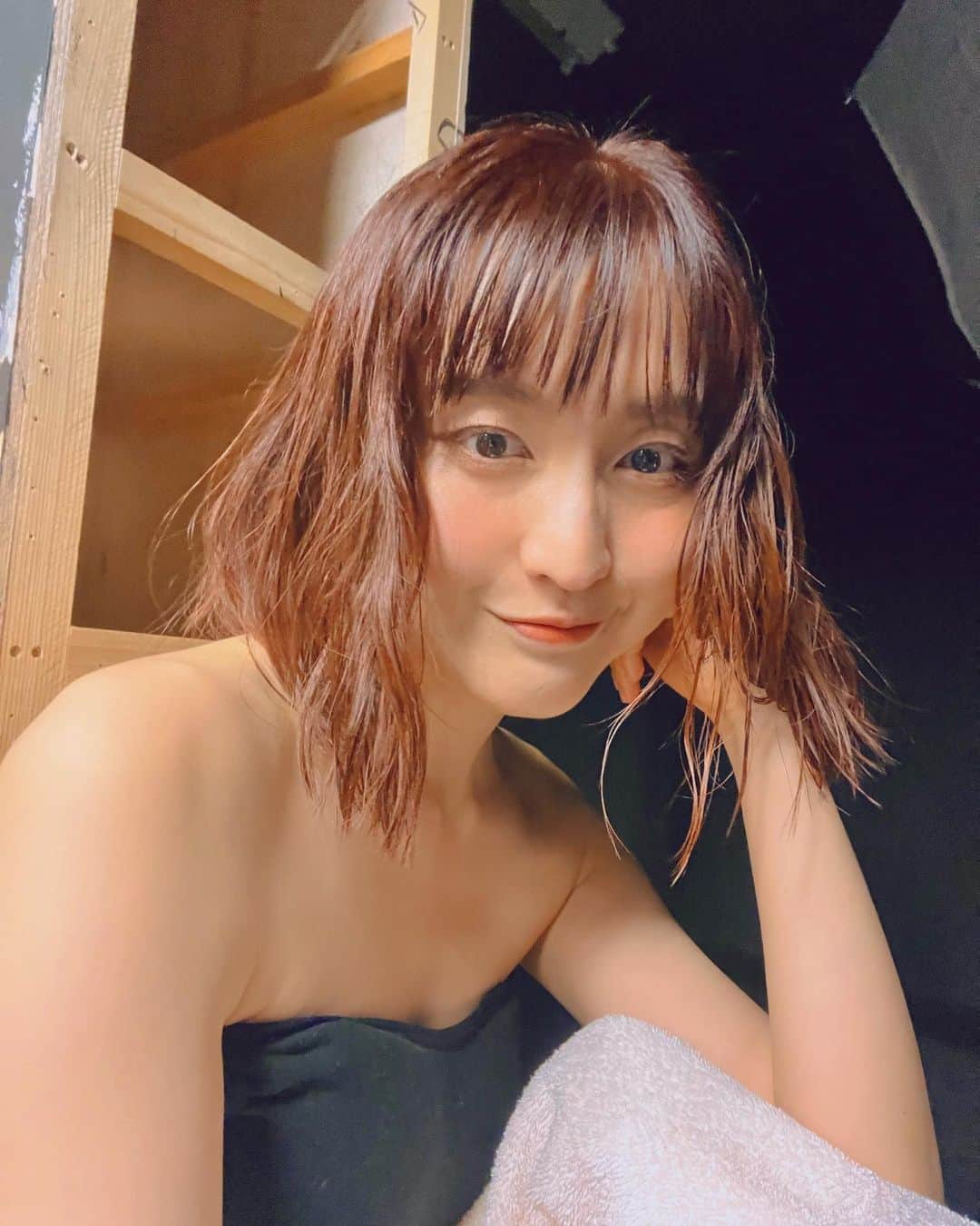 岩井七世のインスタグラム：「『新約 東海道四谷怪談』  本日、先行予約チケット発売です🌼 ・先着順で前方2列指定席 ・特典付き(非売品のポストカード・特製カレンダー)  その他自由席の発売は3/12 12:00より。 写真はヴィジュアル撮影のオフショットです。髪の毛うねうね〜  4月のご予定に加えてください✌︎」