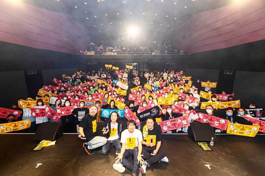 のインスタグラム：「2023.3.3 〜for リリースツアー3ヶ所目〜 @渋谷・Plesure Plesure ⁡ 東京で歌いました。 久しぶりに会う方もたくさん来てくれてええ時間でした。 久しぶりに歌った曲もええ感じでした。 ⁡ 1つ1つ。 1歩1歩。 ⁡ 夢はでっかくやね！！ ⁡ ⁡ 📸Photo by : @helocdesign ⁡ ⁡ ⁡ ⁡ ⁡ #ETKING #KLUTCH #センコウ #DJBOOBY #コシバKEN #forリリースツアー #東京 #渋谷 #PlesurePlesure #ワンマンLIVE #LIVE #LIFE #music」