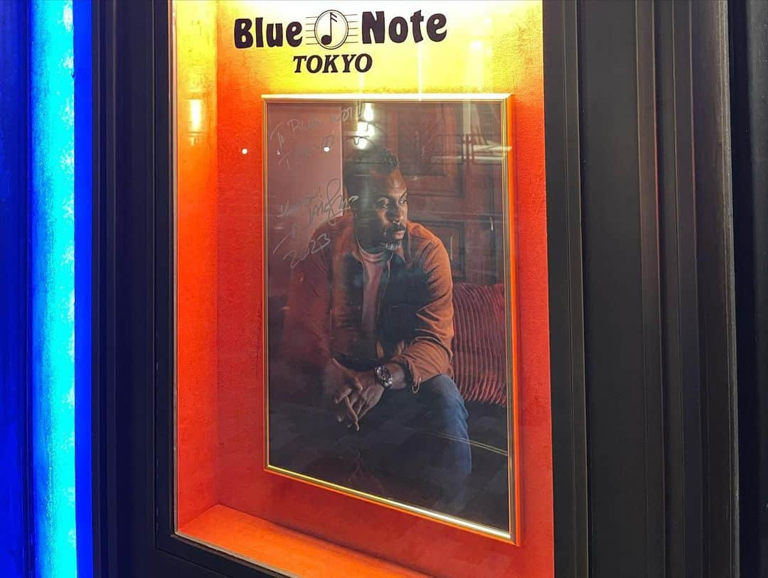 葛西一茂のインスタグラム：「NATE SMITH観にblue noteへ。 圧巻の演奏そして極上のグルーブでした。 ドラムメインのライブではなくKINFOLKメンバーとの一体感を感じる最高の夜でした🫠 また観にいきたい… #natesmith #kinfolk #bluenotetokyo」