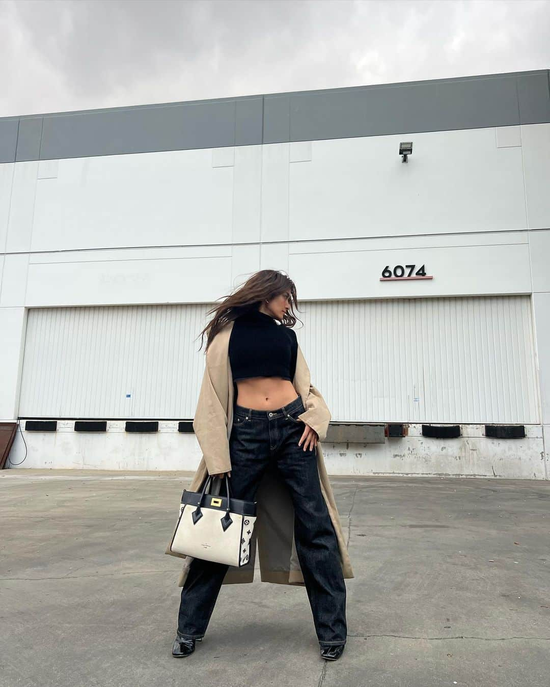 ローラさんのインスタグラム写真 - (ローラInstagram)「One of my favorite outfits♥️  Jacket @centerforcosmicwonder  Sustainable denim @studior330  Bag @louisvuitton」3月5日 8時57分 - rolaofficial