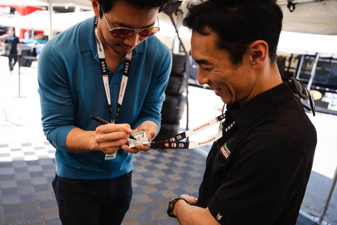 佐藤琢磨さんのインスタグラム写真 - (佐藤琢磨Instagram)「We had a special guest at @gpstpete and guess who “Shang-Chi” in the 2021 Marvel Cinematic Universe film visited our @chipganassiracing tent🙌🏻 Simu @simuliu is so cool and we had a good laugh😂 Hope he enjoys and has a thrilling experience @indycar🏁」3月5日 9時47分 - takumasato_official